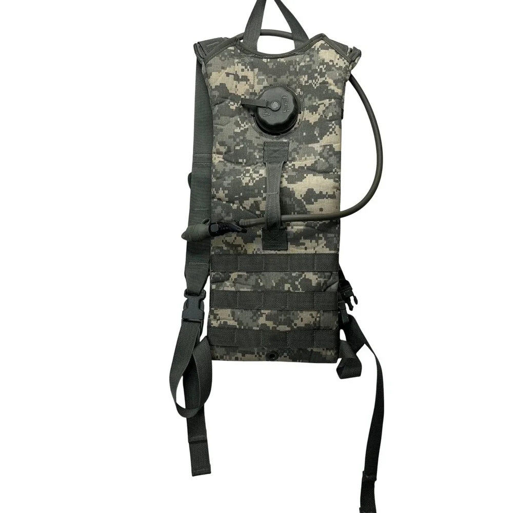 US Military Hydration System Carrier MOLLE II ACU Digital Camo Backpack Bladder